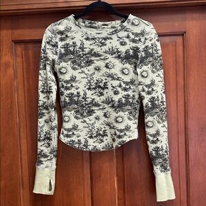 We The Free Black and Cream Patterned Long Sleeve (cropped like) tee